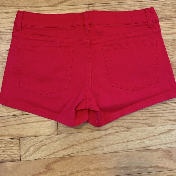 Red shorts - Picture 2 of 3
